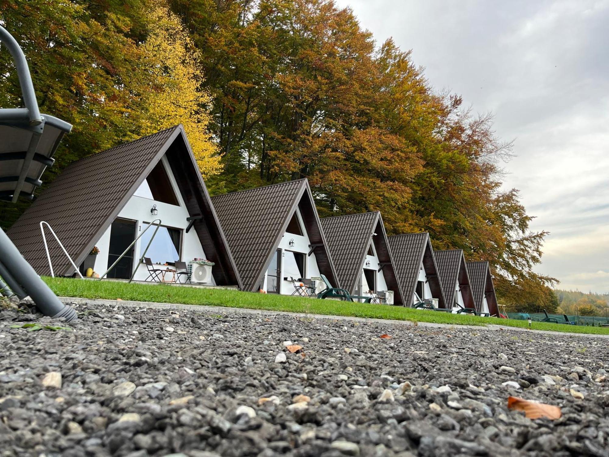 Camping Casutele De Sub Padure