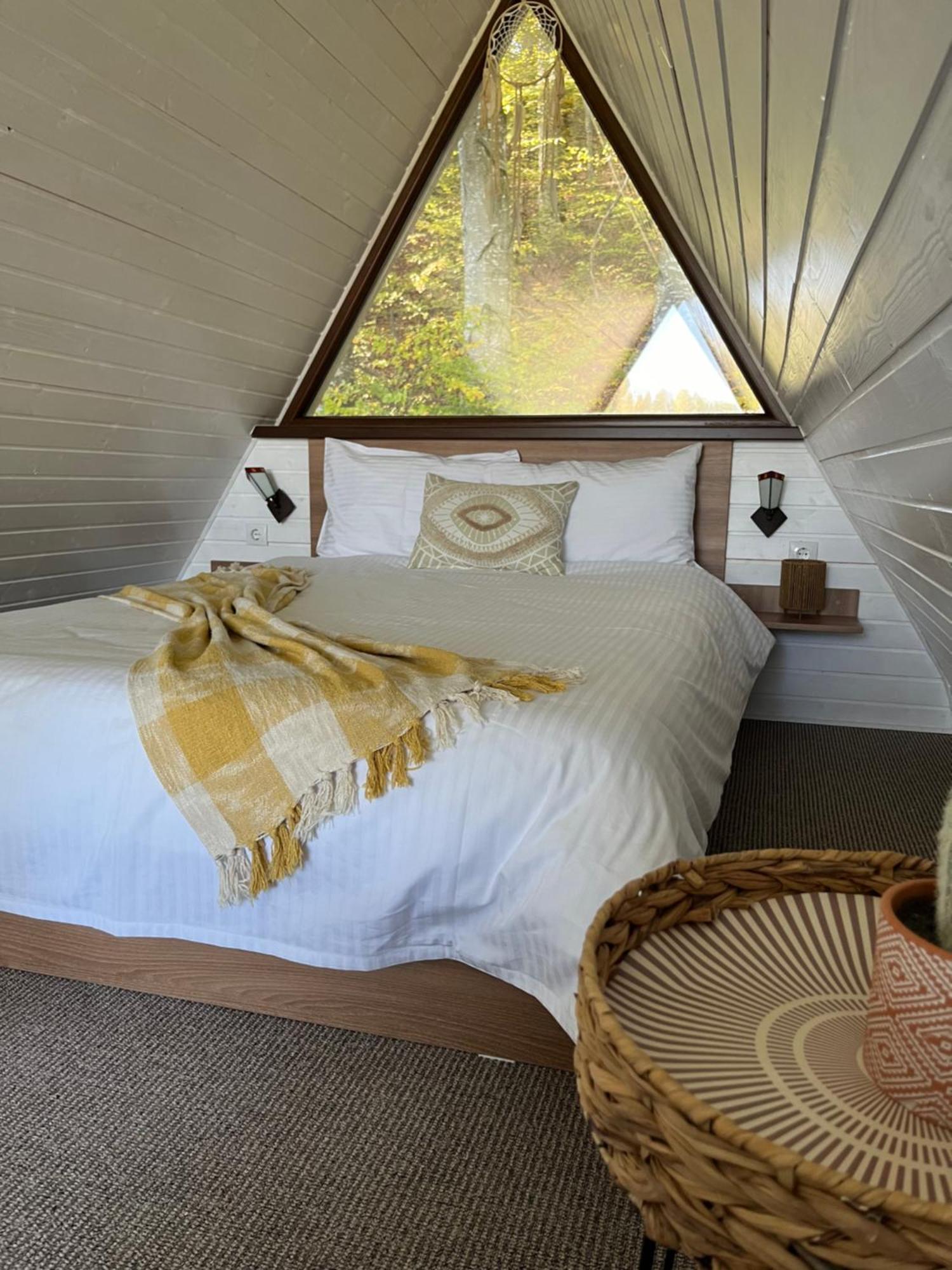 Camping Casutele De Sub Padure *